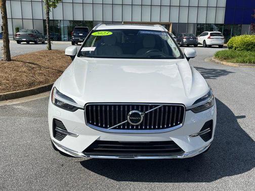 2023 Volvo XC60 B5 Ultimate Bright Theme