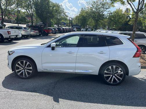 2023 Volvo XC60 B5 Ultimate Bright Theme