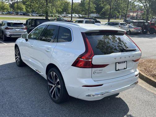 2023 Volvo XC60 B5 Ultimate Bright Theme