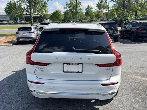 2023 Volvo XC60 B5 Ultimate Bright Theme