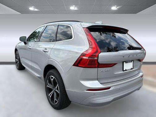 2022 Volvo XC60 B5 Momentum