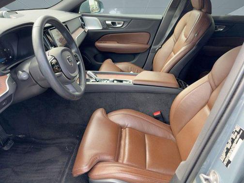 2023 Volvo V60 Cross Country B5 Ultimate