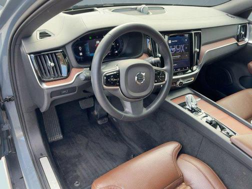 2023 Volvo V60 Cross Country B5 Ultimate