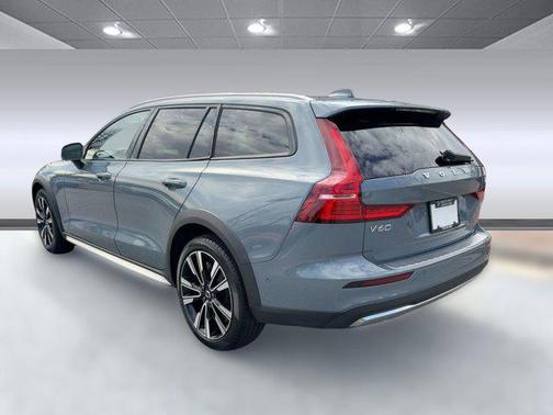 2023 Volvo V60 Cross Country B5 Ultimate