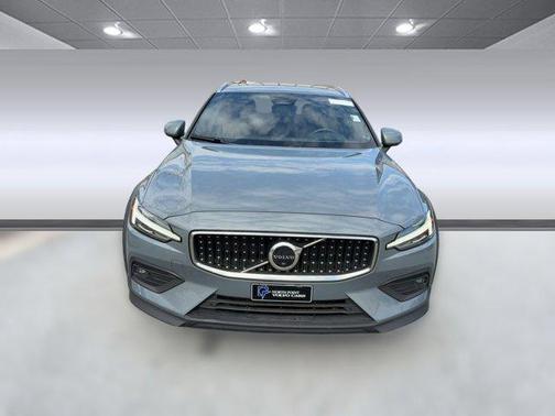 2023 Volvo V60 Cross Country B5 Ultimate