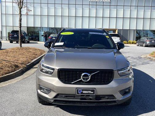 2022 Volvo XC40 T5 R-Design