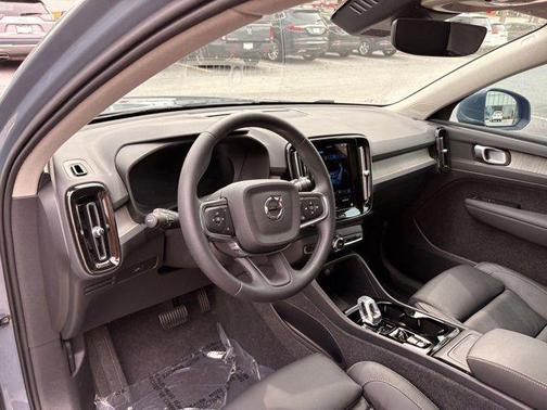 2023 Volvo XC40 B5 Plus Bright Theme