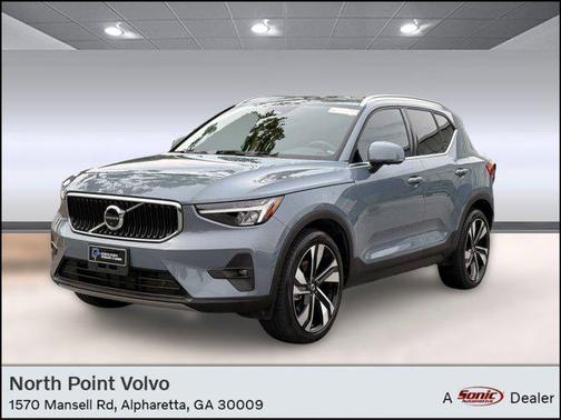 2023 Volvo XC40 B5 Plus Bright Theme