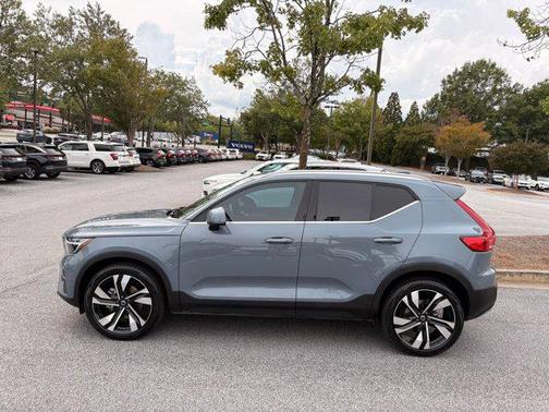2023 Volvo XC40 B5 Plus Bright Theme