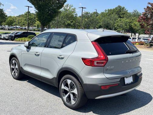 2025 Volvo XC40 B5 Core Bright Theme