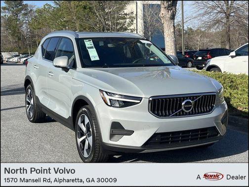 2025 Volvo XC40 B5 Core Bright Theme