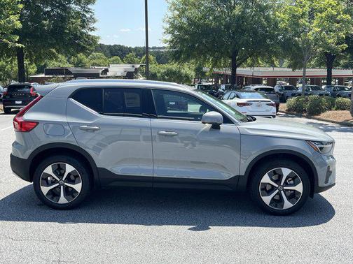 2025 Volvo XC40 B5 Core Bright Theme