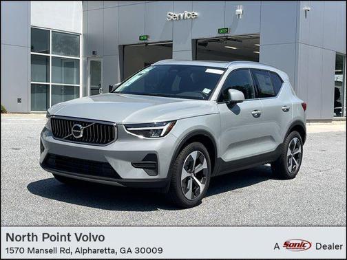 2025 Volvo XC40 B5 Core Bright Theme