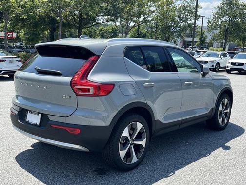 2025 Volvo XC40 B5 Core Bright Theme