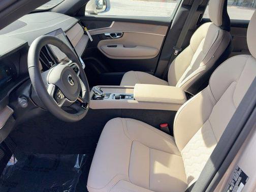 2026 Volvo XC90 B6 Plus 6-Seater