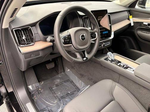 2026 Volvo XC90 B5 Core