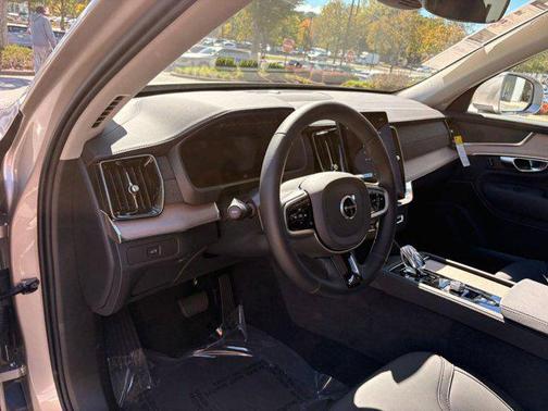 2026 Volvo XC90 B5 Core