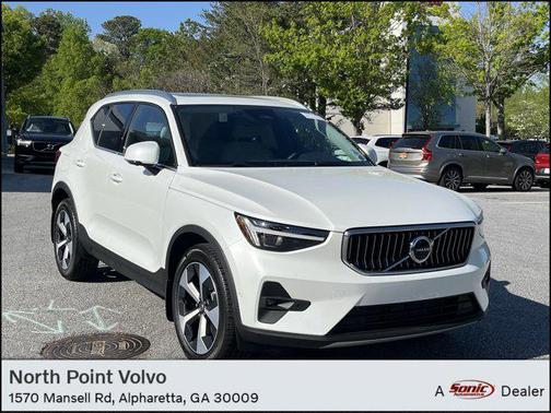 2025 Volvo XC40 B5 Plus Bright Theme
