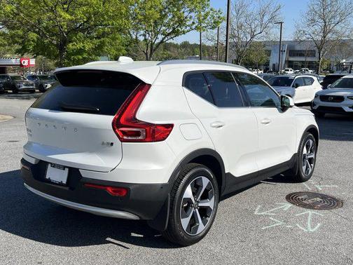 2025 Volvo XC40 B5 Plus Bright Theme