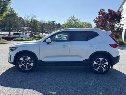 2025 Volvo XC40 B5 Plus Bright Theme