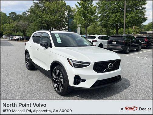 2025 Volvo XC40 B5 Ultra Dark Theme