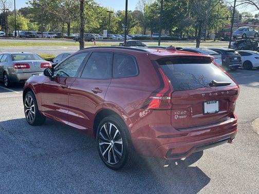 2023 Volvo XC60 B5 Plus Dark Theme