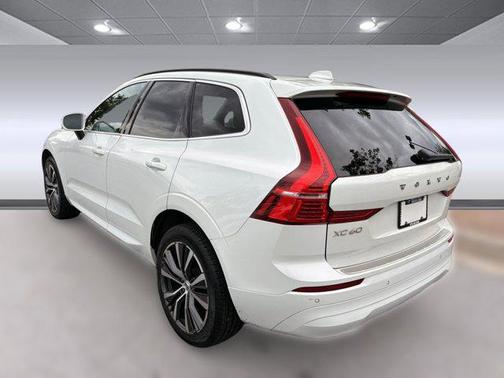 2022 Volvo XC60 B5 Momentum