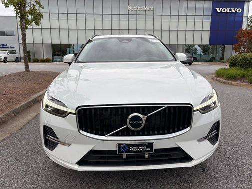 2022 Volvo XC60 B5 Momentum