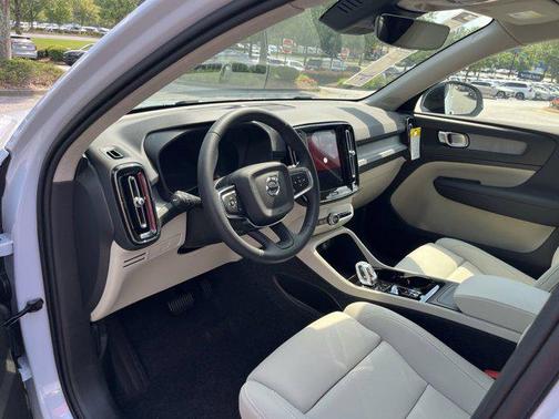 2026 Volvo XC40 B5 Plus