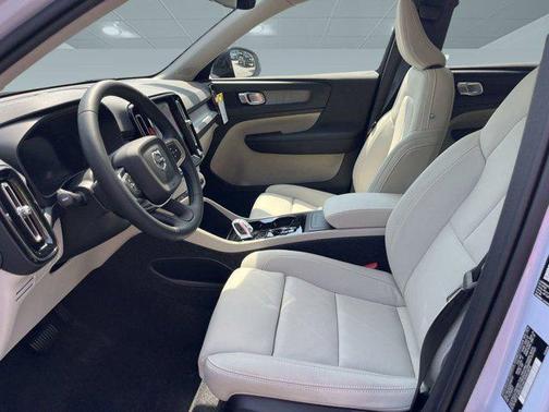 2026 Volvo XC40 B5 Plus