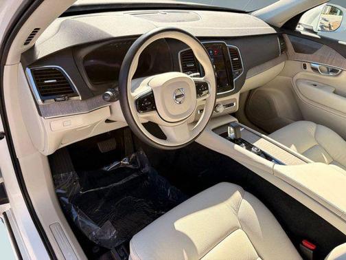 2024 Volvo XC90 B6 Plus Bright Theme 7-Seater