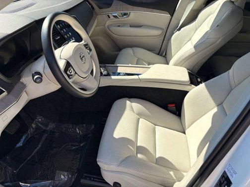 2024 Volvo XC90 B6 Plus Bright Theme 7-Seater