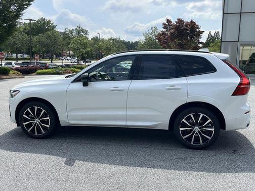 2025 Volvo XC60 B5 Plus