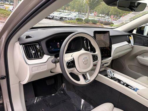 2026 Volvo XC60 B5 Ultra
