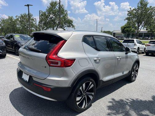2023 Volvo XC40 B5 Plus Bright Theme