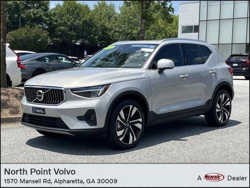 2023 Volvo XC40 B5 Plus Bright Theme