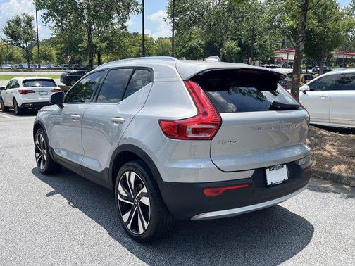 2023 Volvo XC40 B5 Plus Bright Theme