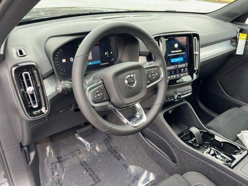 2026 Volvo XC40 B5 Ultra Black Edition