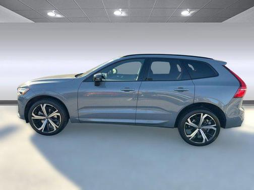 2023 Volvo XC60 B5 Ultimate Dark Theme