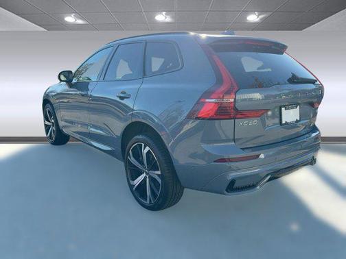 2023 Volvo XC60 B5 Ultimate Dark Theme