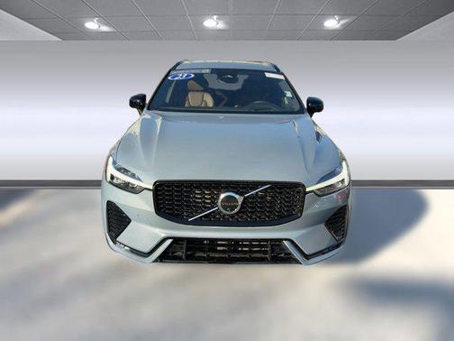 2023 Volvo XC60 B5 Ultimate Dark Theme