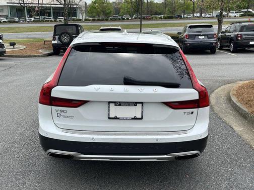 2019 Volvo V90 Cross Country T5