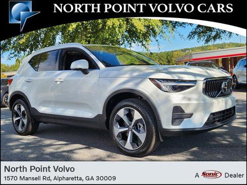 2025 Volvo XC40 Core Bright Theme