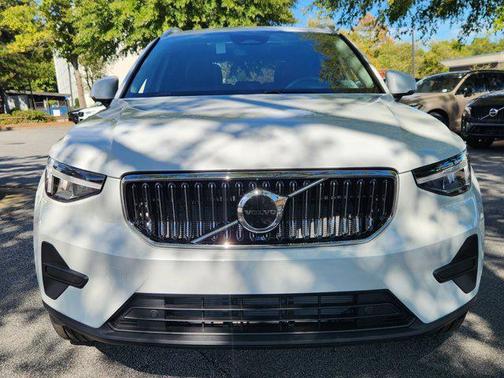 2025 Volvo XC40 Core Bright Theme