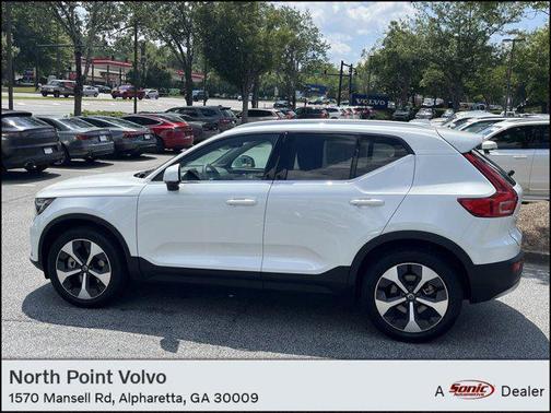 2025 Volvo XC40 B5 Core Bright Theme