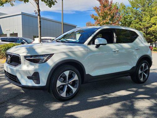 2025 Volvo XC40 Core Bright Theme