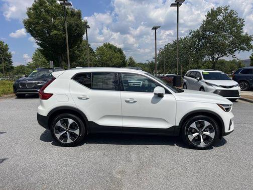 2025 Volvo XC40 B5 Core Bright Theme