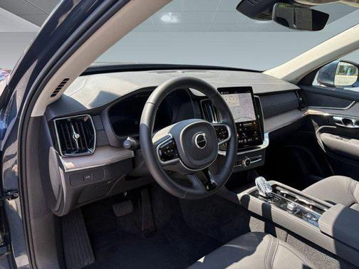 2025 Volvo XC90 B6 Plus 7-Seater