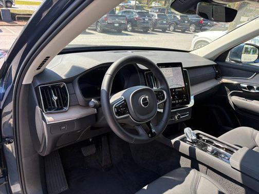 2025 Volvo XC90 B6 Plus 7-Seater