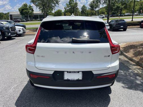 2024 Volvo XC40 B5 Plus Bright Theme